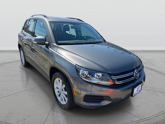 VOLKSWAGEN TIGUAN LIMITED 2018 WVGBV7AX8JK002188 image